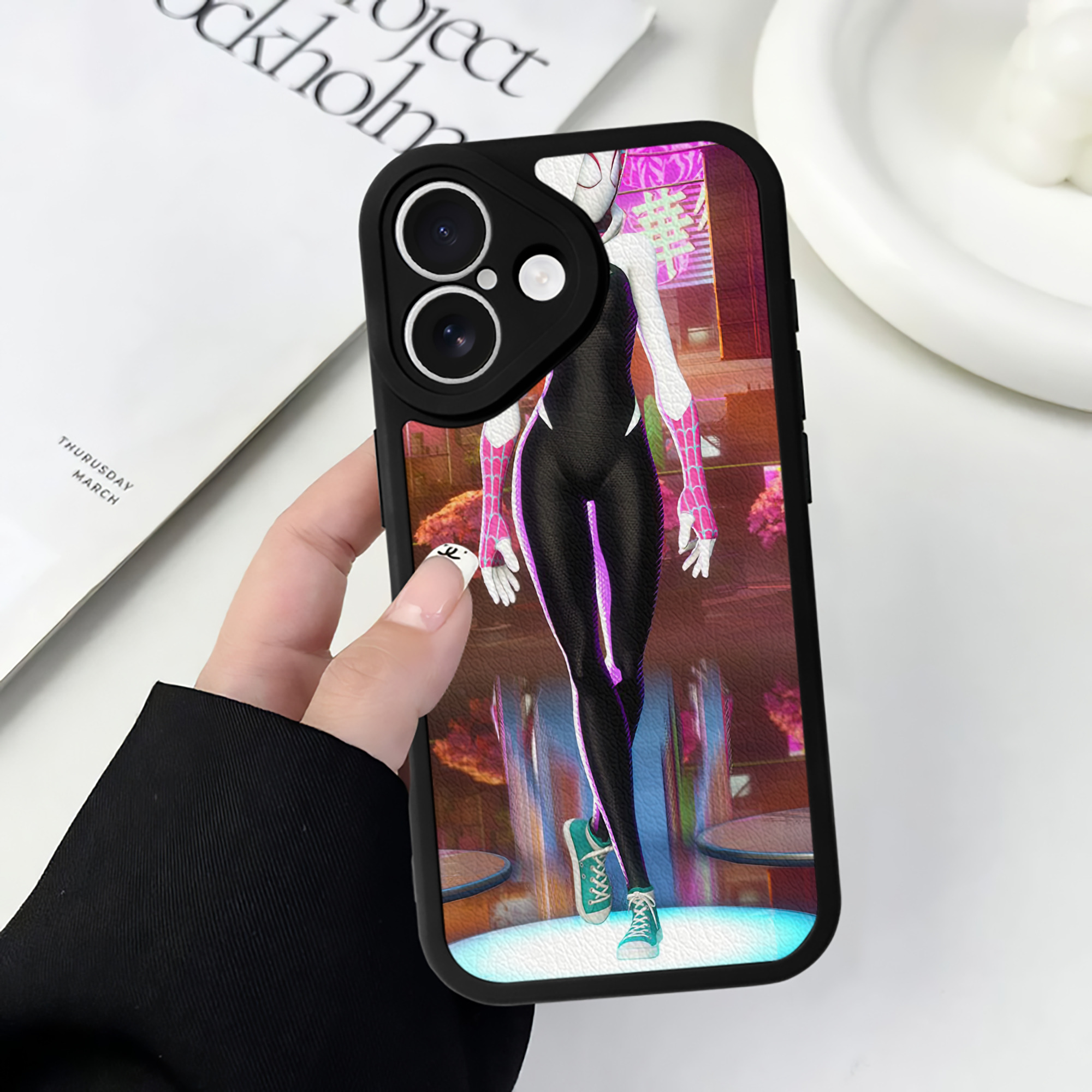 （画像用） Spider Man スパイダーマン 【iPhone 16シリーズ対応】シリコンスマホケース（レザー調） 材質：シリコン